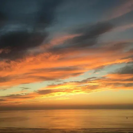 Апартаменти Met Zeezicht In *